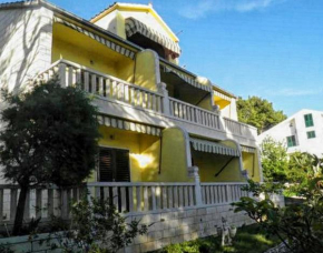 Apartments by the sea Brela, Makarska - 18356